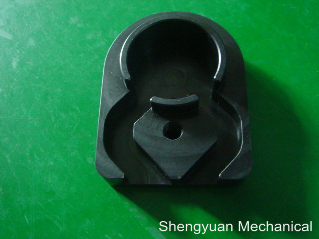 ブラック アルマイト加工 AL6061 ケーブルを通過する 0.005 - 0.01 mm の CNC 精密